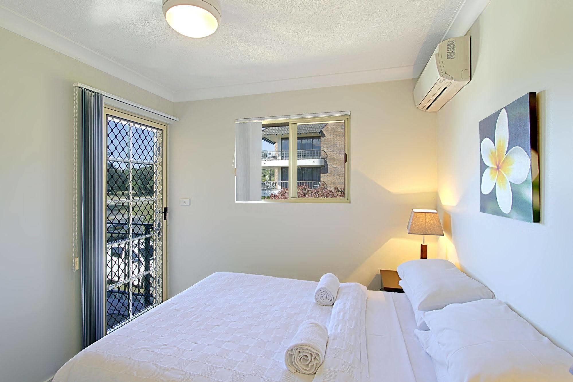 Sea Breeze On Main Beach Byron Bay Exterior photo