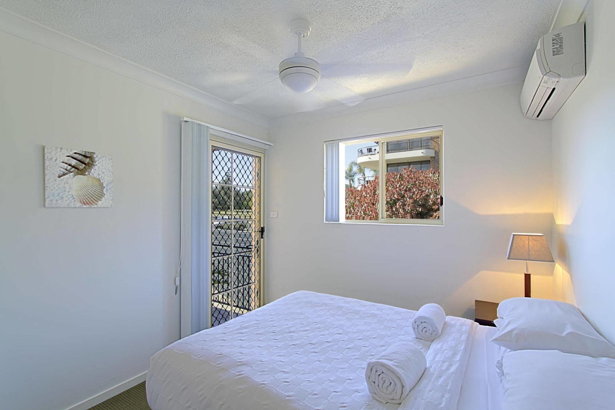 Sea Breeze On Main Beach Byron Bay Exterior photo