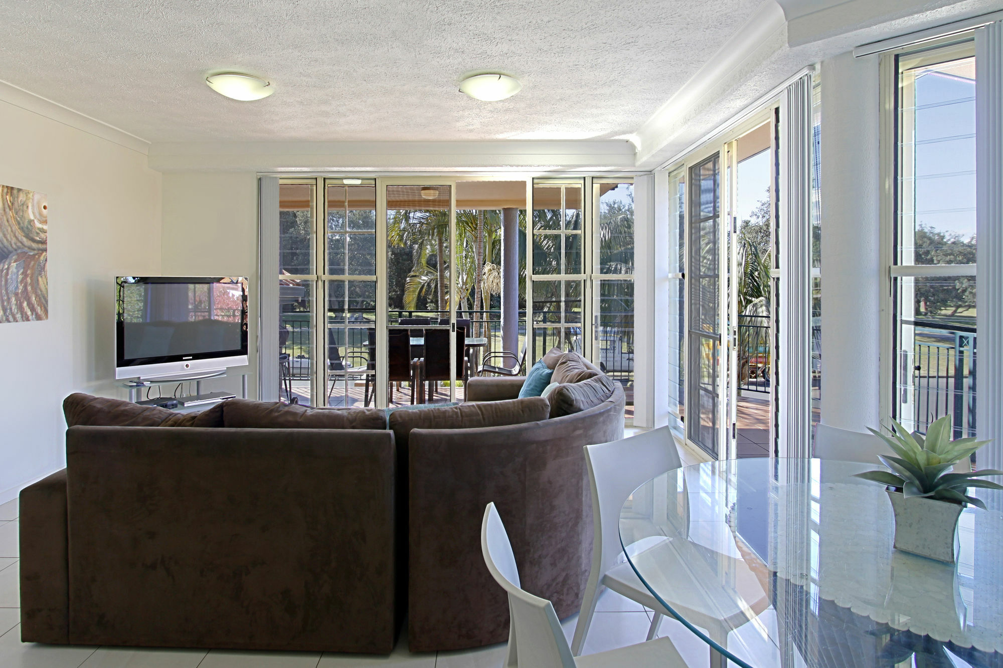 Sea Breeze On Main Beach Byron Bay Exterior photo