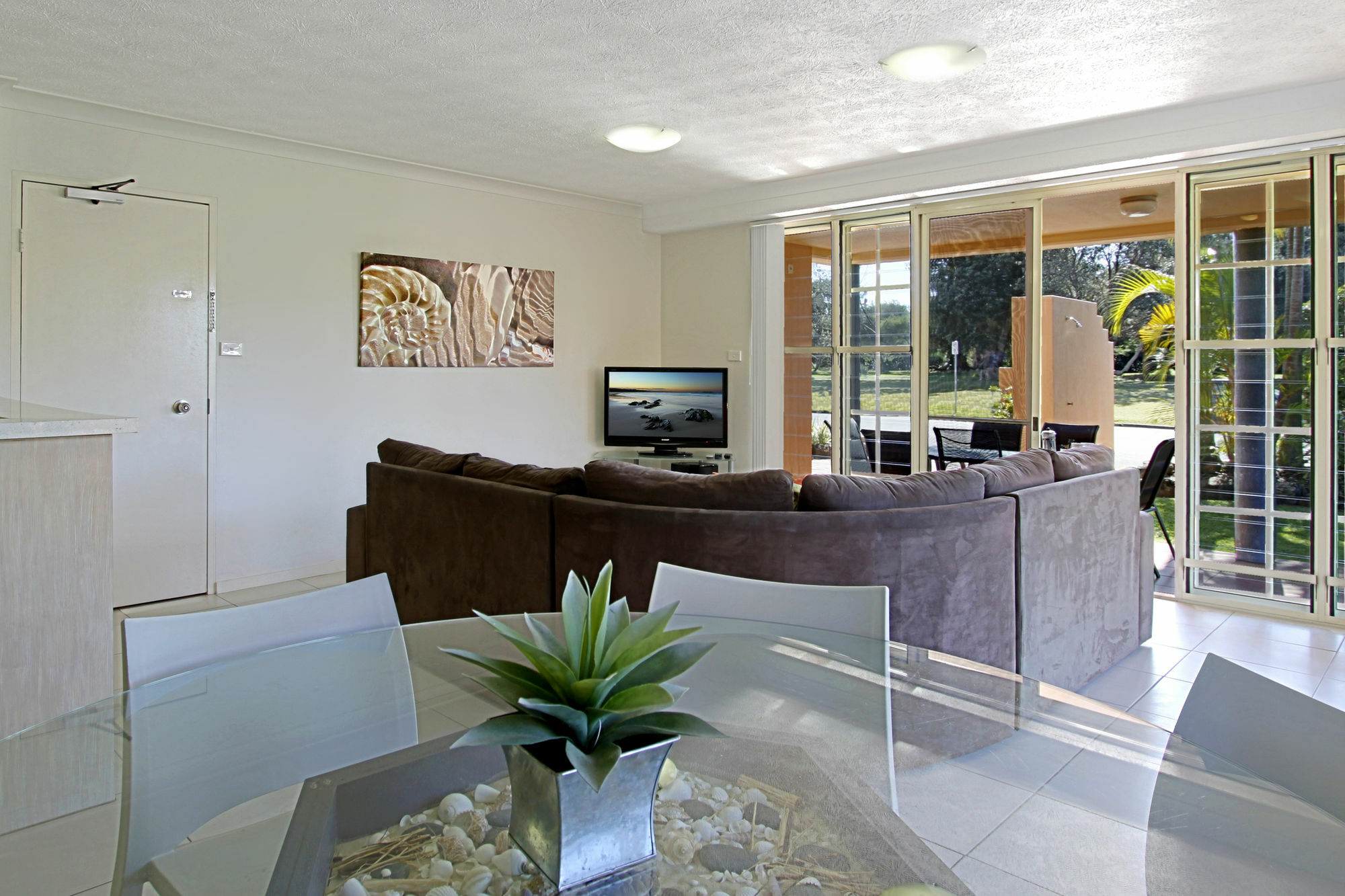 Sea Breeze On Main Beach Byron Bay Exterior photo